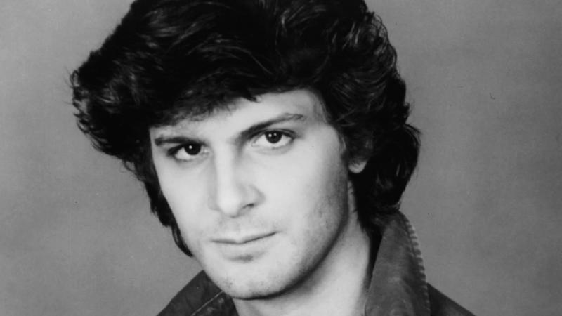 Jeff Yagher: Kyle Bates Sci-fi series of the 80s: 'V', Jane Badler: Diana, Jane Badler after the series, Nicky Katt: Sean Donovan, Nicky Katt after the series, Faye Grant: Julie Parrish, Faye Grant after the series, June Chadwick: Lydia, June Chadwick after the series, Robert Englund: Willie, Robert Englund after the series, Andrew Prine: Steven, Andrew Prine after the series, Marc Singer: Mike Donovan, Marc Singer after the series, Judson Scott: Lieutenant James, Judson Scott after the series, Richard Herd: John, Richard Herd after the series, Michael Wright: Elias Taylor, Michael Wright after the series, Lane Smith: Nathan Bates, Lane Smith after the series, Jeff Yagher: Kyle Bates, Jeff Yagher after the series, Michael Ironside: Ham Tyler, Michael Ironside after the series, Jennifer Cooke: Elizabeth, Jennifer Cooke after the series, Blair Tefkin: Robin Maxwell, Blair Tefkin after the series, Aki Aleong: Mr. Chiang, Aki Aleong after series, Duncan Regehr: Charles
