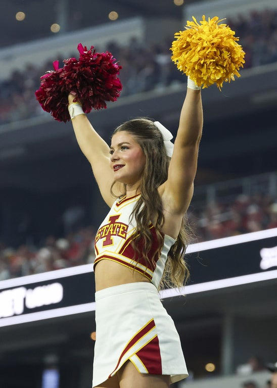 Fantastic cheerleader photos from the 2025 college football playoffs