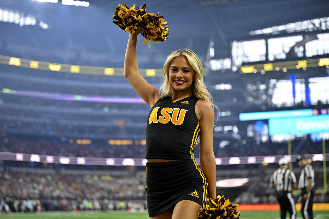 Fantastic cheerleader photos from the 2025 college football playoffs