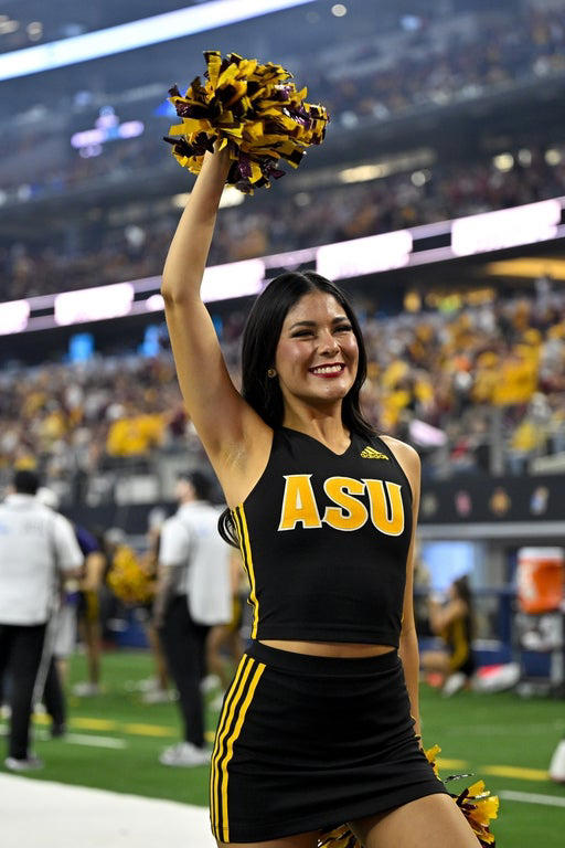 Fantastic cheerleader photos from the 2025 college football playoffs