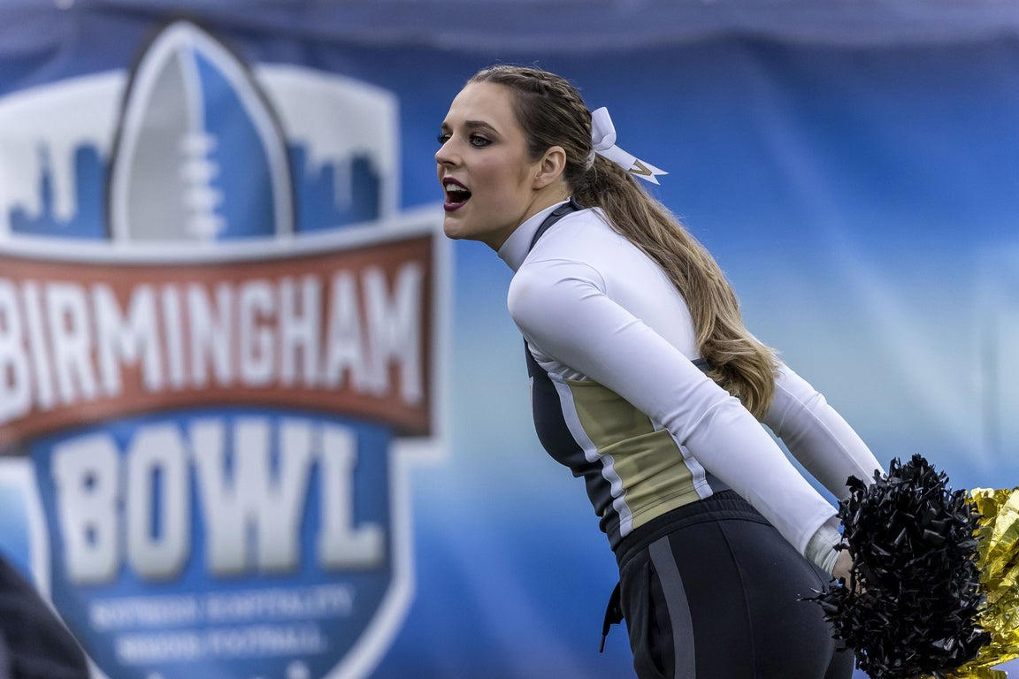 Fantastic cheerleader photos from the 2025 college football playoffs