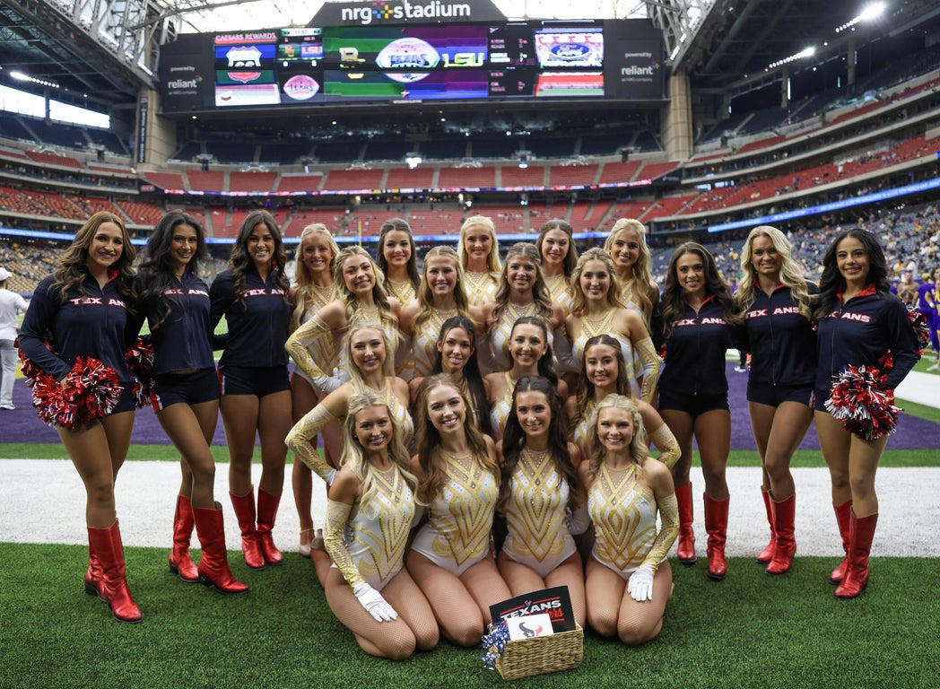 Fantastic cheerleader photos from the 2025 college football playoffs