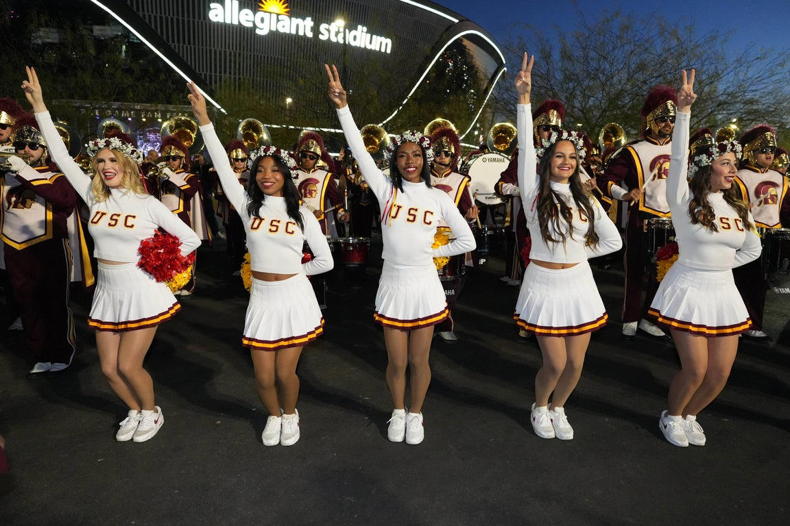 Fantastic cheerleader photos from the 2025 college football playoffs