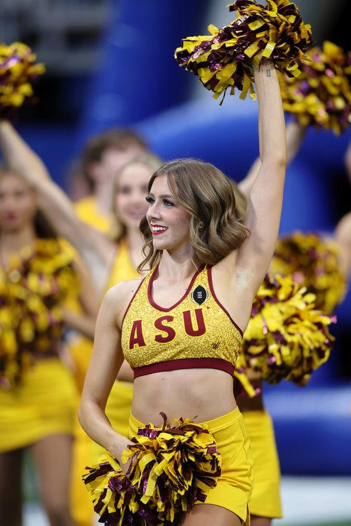 Fantastic cheerleader photos from the 2025 college football playoffs