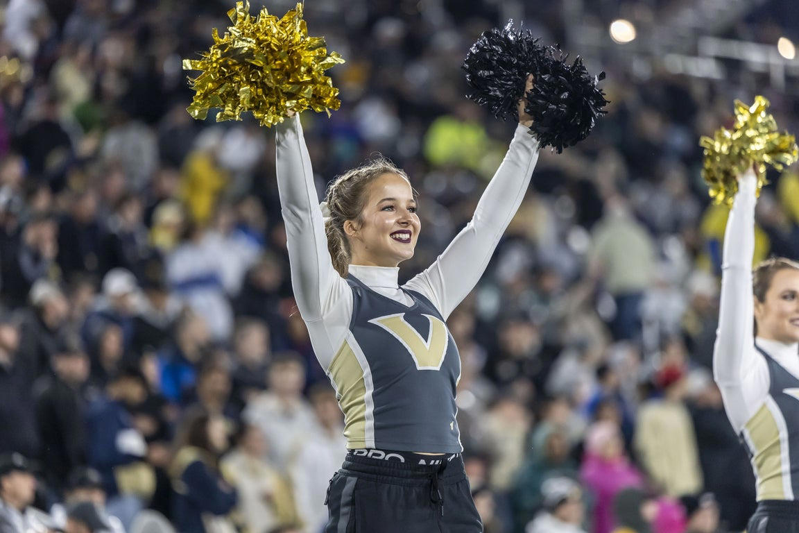 Fantastic cheerleader photos from the 2025 college football playoffs