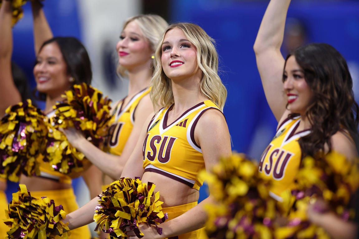 Fantastic cheerleader photos from the 2025 college football playoffs