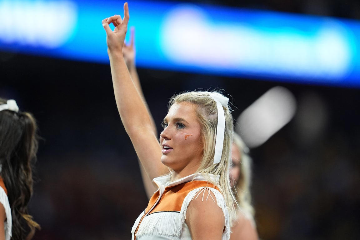Fantastic cheerleader photos from the 2025 college football playoffs