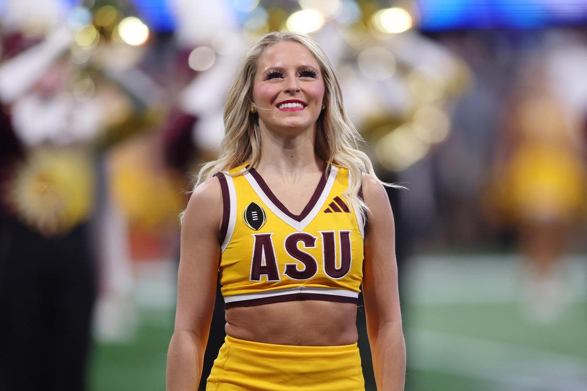 Fantastic cheerleader photos from the 2025 college football playoffs