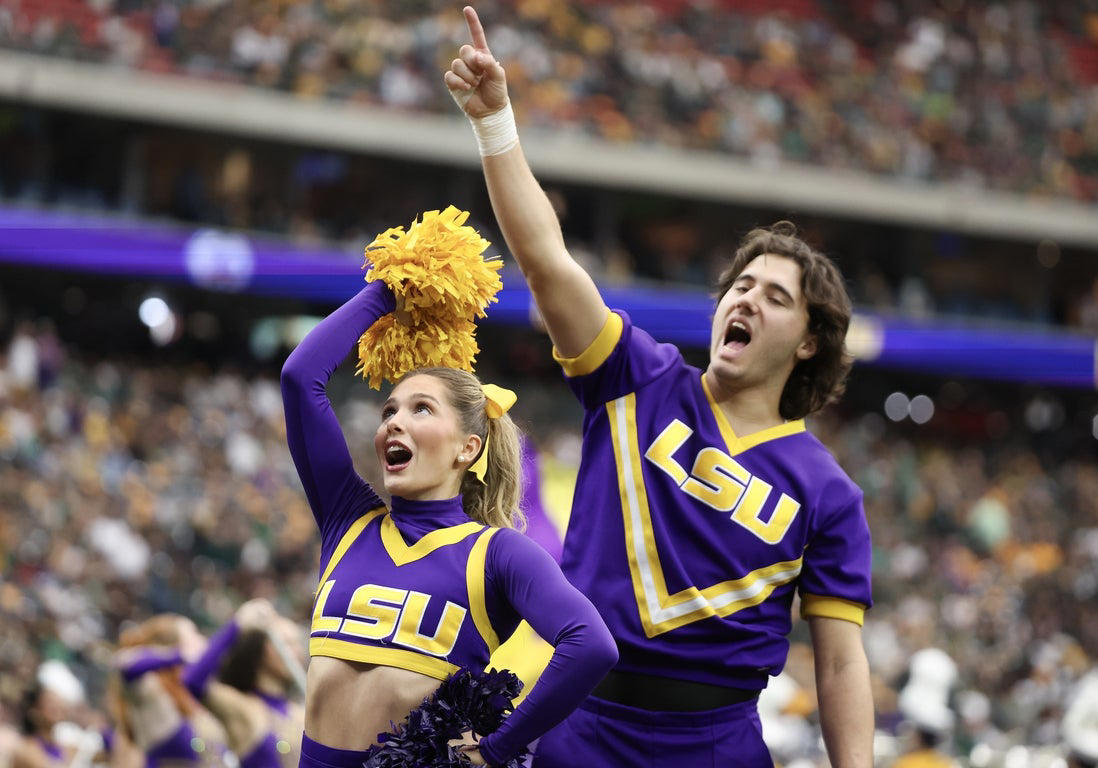 Fantastic cheerleader photos from the 2025 college football playoffs