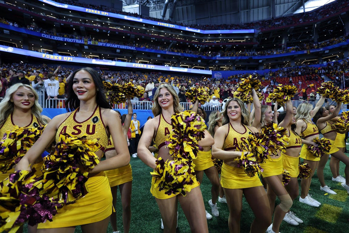 Fantastic cheerleader photos from the 2025 college football playoffs