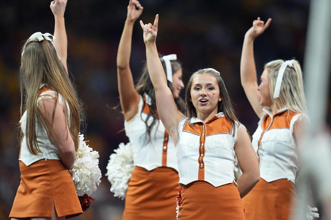 Fantastic cheerleader photos from the 2025 college football playoffs