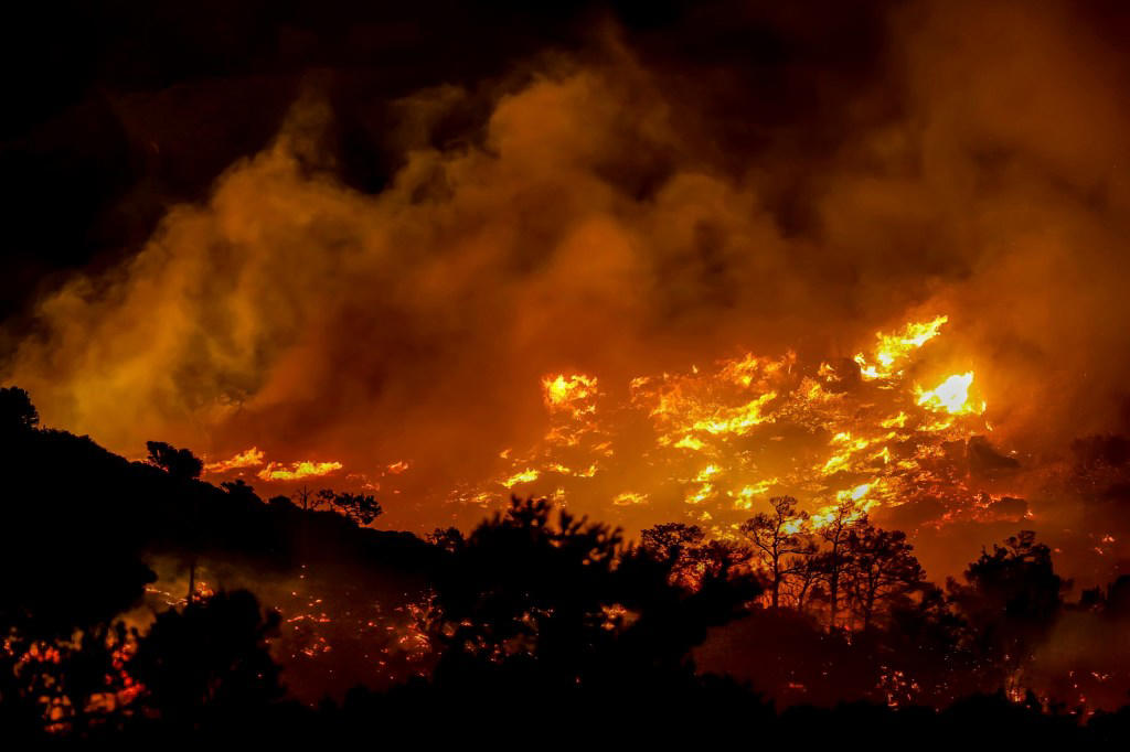 Wildfires in Crete spark mass evacuations from hotels in holiday hotspot