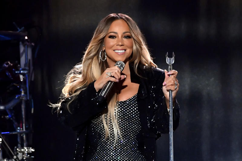 Mariah Carey: from Long Island to the world, Mariah Carey's childhood and adolescence, Family troubles, Her siblings don't want to be reminded of it, Breakthrough, Wedding of Mariah Carey and Tommy Mottola, A great voice, Hit albums from Mariah, Stars of the 90s: Mariah Carey and Whitney Houston, A Christmas muse, Physical change, Leaving Columbia, Glitter: failure, Luis Miguel and Mariah Carey: Latin romance, Mariah Carey's hospitalisation, Glitter's unfortunate release date, "An utter meltdown", Longing to be a Hollywood star, Farewell to her record company, Philantropist and activist, Mariah Carey's "comeback", 'We Belong Together', Movies: Tennessee (2008), Mariah Carey in 'Precious', No other movies, Mariah Carey and Nick Cannon, Two children, Mariah Carey's maturity, Songbird Supreme, Queen of Christmas, Viva Las Vegas!, A new love for Mariah Carey, They are both available, Mariah Carey's controversial memoir, Painful memories for her family, Mariah Carey responds to her siblings' lawsuits, The death of her sister and mother, An "inspiration" to others, A film about Mariah's life?