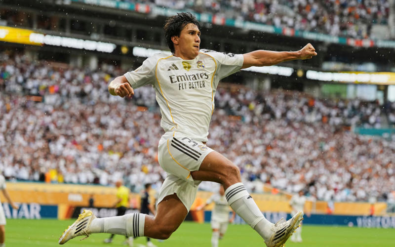 Latest transfer news headlines, Arsenal set new Gyokeres deadline, Osimhen chooses Man Utd move, Chelsea in talks over Dibling deal, Arsenal get huge Rodrygo boost, Madueke wants Arsenal move, Rashford chooses preferred next club, Woltemade to Bayern hits pothole, Calvert-Lewin receives Premier League, Bundesliga offers, DONE DEAL: Chelsea wonderkid joins Torino, Nwaneri in contract talks, Eze to push for Arsenal switch, Juventus to terminate Vlahovic?, DONE DEAL: Jonathan David joins Juventus, Martinelli to Saudi Arabia?, More on Gittens and Chelsea, Kyle Walker set for shock move, DONE DEAL: Keane extends Everton deal, Manchester City eye Inter defender, NEW: Man United tried for Ndidi last summer, Cunha handed No10 shirt, Man Utd quintet hand in transfer requests, Coutinho leaves Villa, Brownhill Burnley future uncertain, Hirst commits future to Ipswich, Scalvini top Newcastle target, Rashford to return to Man Utd, Galbraith set for Swans, David jets in for Juve medical, Cajuste attracting suitors, Charlton add Bell, Spurs appoint Martin Ho, Al-Nassr turn attention to Martinelli, Arsenal and Chelsea keeping tabs on Smit, Dumfries' release clause, Silva turns down Saudi, Williams speaks on new Bilbao deal, Man Utd not pursuing Calvert-Lewin, Tomiyasu to leave Arsenal, Nico Williams signs new deal, Man City appoint Andree Jeglertz, Arteta and Heinze set for Arsenal reunion, Gittens set for Chelsea move, DONE DEAL, David arrives for medical, Rodrygo boost, Arsenal to appoint Gabriel Heinze, Newcastle launch second Elanga bid, Arsenal hold fresh Madueke talks, Spurs looking to sell Richarlison, Diouf unimpressed by Burnley demands, Milambo signs for Brentford, Bournemouth close in on Diakite, Man City appoint Jeglertz, Newcastle launch Elanga bid, Gittens 'on verge' of Chelsea move, Milan complete Ricci deal, Shankland ends Hearts saga, Como to sign Kuhn, Pogba speaks on Monaco tears, Abraham joins Besiktas, Rodrygo set to leave Real, Juve keen on Sancho, but there is major stumbling block, Gittens latest, Manchester United in race against time to sign Mbeumo, Palace stand firm on Eze valuation, Conte targets £52m Lookman transfer, Sancho closing in on Man Utd exit, Sesko to Arsenal latest, Strasbourg agree deal for Chelsea target, PSG to rival Arsenal for Rodrygo, Man Utd prepare £43m Fabian Ruiz bid, Chelsea hold talks for Coulibaly, Arsenal given new Nico Williams hope, Chelsea eye Casado deal, Lookman price, Everton deal close, Arsenal get Cristhian Mosquera boost, Man Utd to sign Mbeumo this week, Sunderland close to Petrovic deal, New Tottenham bid for Kudus expected, Liverpool target Lukeba deal, Mosquera to Arsenal latest, Man Utd step up Watkins move, Arsenal handed new Rodrygo boost, Chelsea make shock bid for Real Madrid hero, Gyokeres agrees Arsenal deal, Chelsea exits, Kaoru Mitoma wants Brighton stay, DEAL AGREED, Joao Pedro shirt number, Giroud on Lille move, Crystal Palace make formal offer for Eze replacement, Pedro debut?, Juventus book David medical, Man Utd step up interest in '£60m' Watkins, DONE DEAL, New-look Chelsea, Fulham vindication, Premier League sides circle Leipzig star, Dani Olmo speaks out on Luis Diaz and Nico Williams