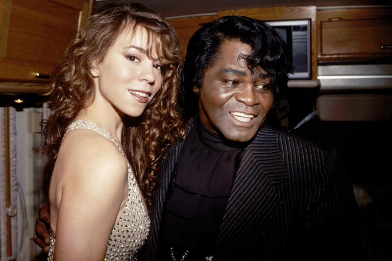 Mariah Carey: from Long Island to the world, Mariah Carey's childhood and adolescence, Family troubles, Her siblings don't want to be reminded of it, Breakthrough, Wedding of Mariah Carey and Tommy Mottola, A great voice, Hit albums from Mariah, Stars of the 90s: Mariah Carey and Whitney Houston, A Christmas muse, Physical change, Leaving Columbia, Glitter: failure, Luis Miguel and Mariah Carey: Latin romance, Mariah Carey's hospitalisation, Glitter's unfortunate release date, "An utter meltdown", Longing to be a Hollywood star, Farewell to her record company, Philantropist and activist, Mariah Carey's "comeback", 'We Belong Together', Movies: Tennessee (2008), Mariah Carey in 'Precious', No other movies, Mariah Carey and Nick Cannon, Two children, Mariah Carey's maturity, Songbird Supreme, Queen of Christmas, Viva Las Vegas!, A new love for Mariah Carey, They are both available, Mariah Carey's controversial memoir, Painful memories for her family, Mariah Carey responds to her siblings' lawsuits, The death of her sister and mother, An "inspiration" to others, A film about Mariah's life?