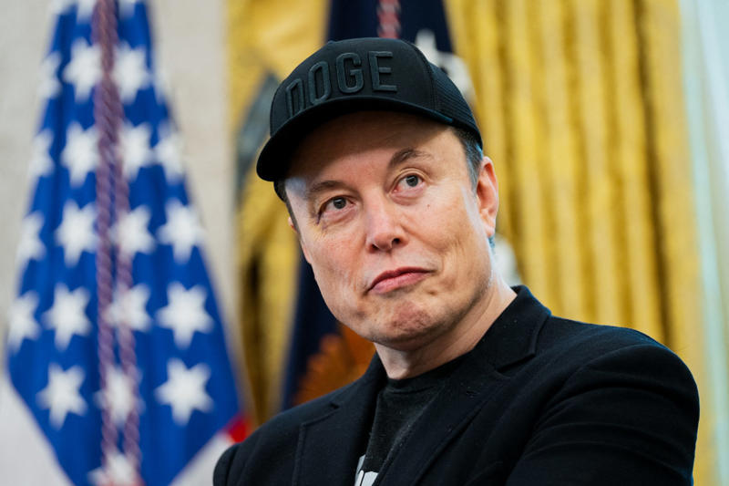 Trump Vs. Musk, 'The Democrat-Republican uniparty', Asking over Twitter, Musk's promise, With friends like these..., Trump's threat, Trump hits back, Go back to your country!, Enough to make some damage