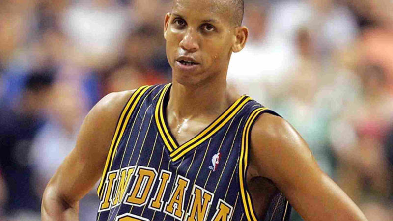 Atlanta Hawks – Dominique Wilkins, Boston Celtics – Bill Russell, Brooklyn Nets – Jason Kidd, Charlotte Hornets – Kemba Walker, Chicago Bulls – Michael Jordan, Cleveland Cavaliers – LeBron James, Detroit Pistons – Isiah Thomas, Indiana Pacers – Reggie Miller, Miami Heat – Dwyane Wade, Milwaukee Bucks – Kareem Abdul-Jabbar, New York Knicks – Patrick Ewing, Orlando Magic – Dwight Howard, Philadelphia 76ers – Julius Erving, Toronto Raptors – Kyle Lowry, Washington Wizards – Wes Unseld, Dallas Mavericks – Dirk Nowitzki, Denver Nuggets – Nikola Jokić, Golden State Warriors – Stephen Curry, Houston Rockets – Hakeem Olajuwon, LA Clippers – Chris Paul, Los Angeles Lakers – Magic Johnson, Memphis Grizzlies – Marc Gasol, Minnesota Timberwolves – Kevin Garnett, New Orleans Pelicans – Anthony Davis, Oklahoma City Thunder – Kevin Durant, Phoenix Suns – Steve Nash, Portland Trail Blazers – Clyde Drexler, Sacramento Kings – Chris Webber, San Antonio Spurs – Tim Duncan, Utah Jazz – Karl Malone