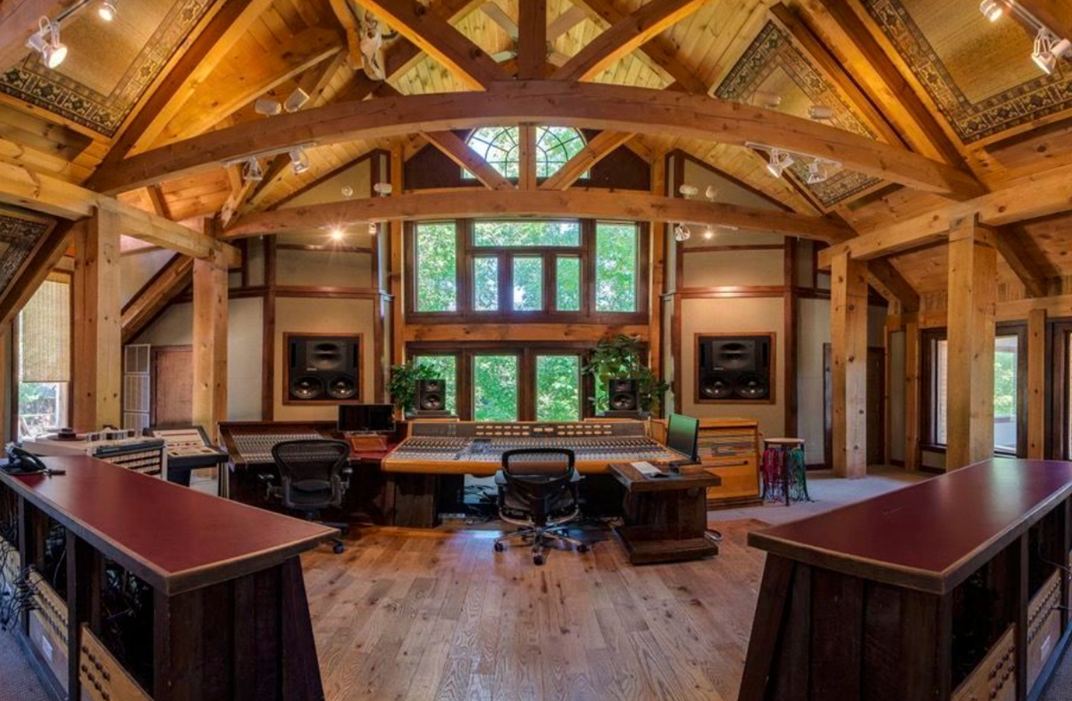 The Mill House, Ponta Delgada, Portugal, Hobbit House, Sanger, California , River Forest Lookout in Blue Ridge, Georgia, Apple Ridge Farm Caboose, Copper Hill, Virginia , Forest Prescription in Dahlonega, Georgia, The Haines Shoe House, Yorkana, Pennsylvania, Houseboat in Baurech, France, My Old Kentucky Dome, Mount Washington, Kentucky , The Sonoma Spyglass, Sebastopol, California, The Mountain Yurt, Emigrant, Montana, Architectural Wonder in the Woods, Rhinebeck, New York, Unique and Secluded Airship, Drimnin, Scotland , Liveable Sculpture Condo, Rome, Italy , The Library at Camp Arden, Loon, New York, The Copper Fox Treehouse, Pownal, Maine , The Bloomhouse, Austin, Texas , Fairytale House, San Juan Teotihuacán, Mexico, Darkhorse Recording, Franklin, Tennessee, Shipwreck Stay, Salmon, Idaho , Luxe Chic Tiny Home, Williams, Arizona