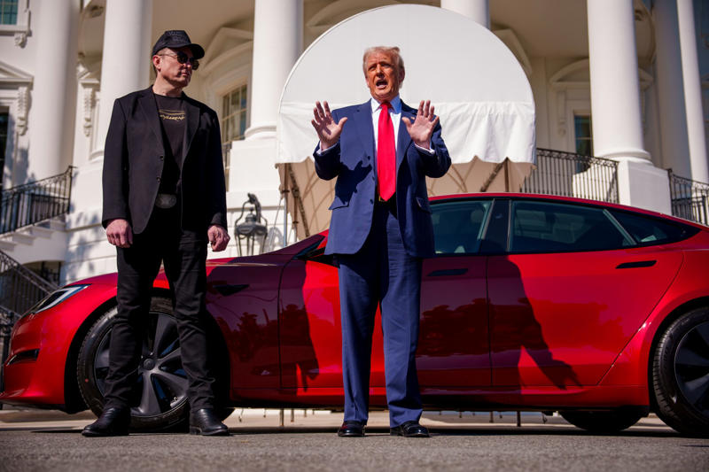 The move to Texas, Rocket tests, The creation of the Starbase town, Local protests, The desire to be king, SpaceX rules, Elon Musk immortalized, The leap to Mars, A law unto itself, Tesla diners, The occupation of Mars, The ubiquitous X in Tesla Town, SpaceX and the Musk clan, Musk's America Party, Burnout?