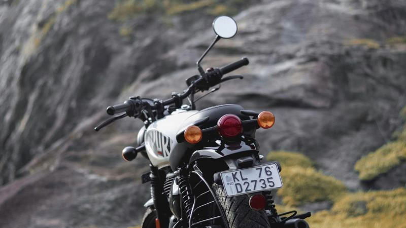 1. Honda NC750X DCT, 2. Yamaha MT-07, 3. Kawasaki Versys-X 300, 4. Suzuki V-Strom 250, 5. Royal Enfield Hunter 350, 6. Honda Grom 125, 7. Honda Super Cub C125, 8. KTM 390 Duke, 9. Yamaha YZF-R3, 10. Kawasaki Z125 Pro, 11. BMW G 310 GS, 12. Zero S ZF7.2 (Electric), 13. Suzuki DR200S, 14. CFMoto 300NK, 15. SYM Wolf Classic 150, 16. Honda CB300R, 17. Piaggio Liberty 150, 18. Kymco Like 150i, 19. Genuine G400C, 20. Aprilia Tuono 660