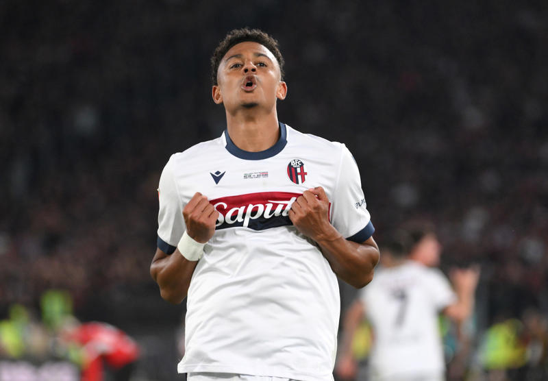 Latest transfer news headlines, Arsenal set new Gyokeres deadline, Osimhen chooses Man Utd move, Chelsea in talks over Dibling deal, Arsenal get huge Rodrygo boost, Madueke wants Arsenal move, Rashford chooses preferred next club, Woltemade to Bayern hits pothole, Calvert-Lewin receives Premier League, Bundesliga offers, DONE DEAL: Chelsea wonderkid joins Torino, Nwaneri in contract talks, Eze to push for Arsenal switch, Juventus to terminate Vlahovic?, DONE DEAL: Jonathan David joins Juventus, Martinelli to Saudi Arabia?, More on Gittens and Chelsea, Kyle Walker set for shock move, DONE DEAL: Keane extends Everton deal, Manchester City eye Inter defender, NEW: Man United tried for Ndidi last summer, Cunha handed No10 shirt, Man Utd quintet hand in transfer requests, Coutinho leaves Villa, Brownhill Burnley future uncertain, Hirst commits future to Ipswich, Scalvini top Newcastle target, Rashford to return to Man Utd, Galbraith set for Swans, David jets in for Juve medical, Cajuste attracting suitors, Charlton add Bell, Spurs appoint Martin Ho, Al-Nassr turn attention to Martinelli, Arsenal and Chelsea keeping tabs on Smit, Dumfries' release clause, Silva turns down Saudi, Williams speaks on new Bilbao deal, Man Utd not pursuing Calvert-Lewin, Tomiyasu to leave Arsenal, Nico Williams signs new deal, Man City appoint Andree Jeglertz, Arteta and Heinze set for Arsenal reunion, Gittens set for Chelsea move, DONE DEAL, David arrives for medical, Rodrygo boost, Arsenal to appoint Gabriel Heinze, Newcastle launch second Elanga bid, Arsenal hold fresh Madueke talks, Spurs looking to sell Richarlison, Diouf unimpressed by Burnley demands, Milambo signs for Brentford, Bournemouth close in on Diakite, Man City appoint Jeglertz, Newcastle launch Elanga bid, Gittens 'on verge' of Chelsea move, Milan complete Ricci deal, Shankland ends Hearts saga, Como to sign Kuhn, Pogba speaks on Monaco tears, Abraham joins Besiktas, Rodrygo set to leave Real, Juve keen on Sancho, but there is major stumbling block, Gittens latest, Manchester United in race against time to sign Mbeumo, Palace stand firm on Eze valuation, Conte targets £52m Lookman transfer, Sancho closing in on Man Utd exit, Sesko to Arsenal latest, Strasbourg agree deal for Chelsea target, PSG to rival Arsenal for Rodrygo, Man Utd prepare £43m Fabian Ruiz bid, Chelsea hold talks for Coulibaly, Arsenal given new Nico Williams hope, Chelsea eye Casado deal, Lookman price, Everton deal close, Arsenal get Cristhian Mosquera boost, Man Utd to sign Mbeumo this week, Sunderland close to Petrovic deal, New Tottenham bid for Kudus expected, Liverpool target Lukeba deal, Mosquera to Arsenal latest, Man Utd step up Watkins move, Arsenal handed new Rodrygo boost, Chelsea make shock bid for Real Madrid hero, Gyokeres agrees Arsenal deal, Chelsea exits, Kaoru Mitoma wants Brighton stay, DEAL AGREED, Joao Pedro shirt number, Giroud on Lille move, Crystal Palace make formal offer for Eze replacement, Pedro debut?, Juventus book David medical, Man Utd step up interest in '£60m' Watkins, DONE DEAL, New-look Chelsea, Fulham vindication, Premier League sides circle Leipzig star, Dani Olmo speaks out on Luis Diaz and Nico Williams