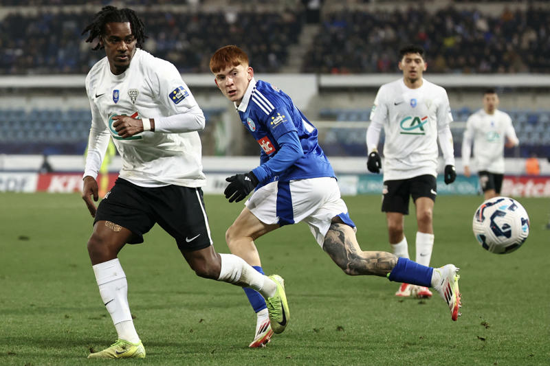 Latest transfer news headlines, Chelsea eye Casado deal, Lookman price, Everton deal close, Arsenal get Cristhian Mosquera boost, Man Utd to sign Mbeumo this week, Sunderland close to Petrovic deal, New Tottenham bid for Kudus expected, Liverpool target Lukeba deal, Mosquera to Arsenal latest, Man Utd step up Watkins move, Arsenal handed new Rodrygo boost, Chelsea make shock bid for Real Madrid hero, Gyokeres agrees Arsenal deal, Chelsea exits, Kaoru Mitoma wants Brighton stay, DEAL AGREED, Joao Pedro shirt number, Giroud on Lille move, Crystal Palace make formal offer for Eze replacement, Pedro debut?, Juventus book David medical, Man Utd step up interest in '£60m' Watkins, DONE DEAL, New-look Chelsea, Fulham vindication, Premier League sides circle Leipzig star, Dani Olmo speaks out on Luis Diaz and Nico Williams, DONE DEAL: Valentin Barco joins Strasbourg, DONE DEAL: Baena joins Atletico Madrid, Other options for Petrovic, Yoan Bonny to Inter: Here we go, Victor Boniface to stay at Leverkusen, Sunderland continue squad overhaul, Djorde Petrovic finds new home, Lyon set Fofana fee, Immobile Besiktas deal terminated, Hurzeler speaks on Pedro departure, DONE DEAL! Chelsea sign £60m Joao Pedro, Suarez considering retirement, Liverpool confirm appointment of ex-Arsenal player, Manchester United confirm interest in Ruiz, DONE DEAL: Spurs add Tōko Koga, Goodman extends Crystal Palace deal before new loan, Barcelona cannot register Williams, Brentford to announce Milambo signing, DONE DEAL! Quansah joins Leverkusen, BREAKING NEWS: Branthwaite signs new Everton contract, Liverpool reject Bayern's Diaz bid, Man City set to begin Dias contract talks, Liverpool in advanced talks over Guehi deal, West Ham fail with Diouf bid, Chelsea set to announce £60m Joao Pedro, New Eze twist in Arsenal transfer pursuit, David to join Juve, Kudus becomes Spurs' top priority, Bayern 'gather information' on Luis Diaz, Rodrygo 'perfect fit' for Arsenal, Chloe Kelly confirms permanent City exit, Olivier Giroud spotted in France ahead of Lille switch, Juventus to sign Jonathan David, SIGNED: Semenyo extends Bournemouth deal, Bayern Munich confirm new Jamal Musiala shirt number, Villa land Turkish target, Arsenal 'close to agreement' with Gyokeres, Newcastle target defensive upgrades, Why it does not make sense for Arsenal to sign Madueke, Chelsea to make more attacking signings?, DONE DEAL: Sunderland add Habib Diarra, DONE DEAL: Williams extends Forest stay, Joao Pedro signs Chelsea contract, Malick Fofana receives a Premier League offer, DONE DEAL: Chelsea's Lawrence joins OL Lyonnes, Messi in contract talks, Kepa: I spoke with Kai before Arsenal move, BREAKING: Arsenal confirm Kepa signing, Manchester United confirm interest in Ruiz, Liverpool working on Ekitike deal, Madueke to Arsenal latest, West Ham fail with Diouf bid, Arsenal exploring Eze deal after talks held, Partey attracting interest after Arsenal exit, Arsenal submit bid for Madueke, Tottenham confident over cut-price Kudus deal, Milambo undergoes Brentford medical, Crystal Palace close to Diomande deal, Tottenham open talks over Kudus deal, Liverpool target Isak, Osimhen and Ekitike, Richarlison set to swap Tottenham for Galatasaray, Liverpool name Harvey Elliott asking price, Liverpool in advanced talks over Guehi deal, Arsenal hold positive meeting over Eze, Joao Pedro completes Chelsea medical, Tete to stay at Fulham, Eze to Arsenal twist, Arsenal handed Nico Williams transfer hope