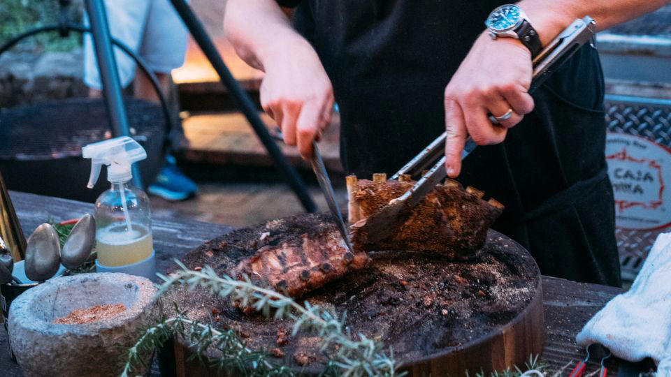The ‘little dance’ between hot and cold, Fat equals flames, Don’t sauce it too soon, ‘F*** grill marks’