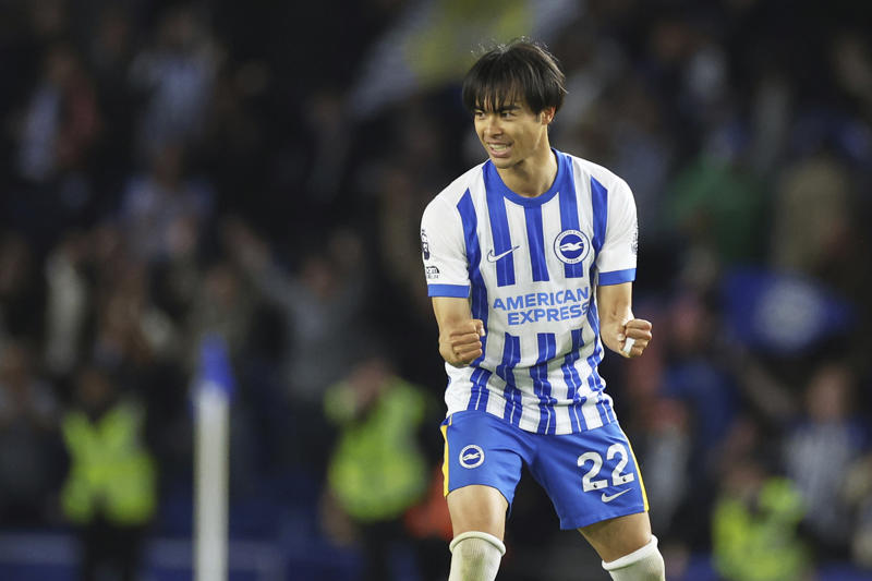 Latest transfer news headlines, Arsenal set new Gyokeres deadline, Osimhen chooses Man Utd move, Chelsea in talks over Dibling deal, Arsenal get huge Rodrygo boost, Madueke wants Arsenal move, Rashford chooses preferred next club, Woltemade to Bayern hits pothole, Calvert-Lewin receives Premier League, Bundesliga offers, DONE DEAL: Chelsea wonderkid joins Torino, Nwaneri in contract talks, Eze to push for Arsenal switch, Juventus to terminate Vlahovic?, DONE DEAL: Jonathan David joins Juventus, Martinelli to Saudi Arabia?, More on Gittens and Chelsea, Kyle Walker set for shock move, DONE DEAL: Keane extends Everton deal, Manchester City eye Inter defender, NEW: Man United tried for Ndidi last summer, Cunha handed No10 shirt, Man Utd quintet hand in transfer requests, Coutinho leaves Villa, Brownhill Burnley future uncertain, Hirst commits future to Ipswich, Scalvini top Newcastle target, Rashford to return to Man Utd, Galbraith set for Swans, David jets in for Juve medical, Cajuste attracting suitors, Charlton add Bell, Spurs appoint Martin Ho, Al-Nassr turn attention to Martinelli, Arsenal and Chelsea keeping tabs on Smit, Dumfries' release clause, Silva turns down Saudi, Williams speaks on new Bilbao deal, Man Utd not pursuing Calvert-Lewin, Tomiyasu to leave Arsenal, Nico Williams signs new deal, Man City appoint Andree Jeglertz, Arteta and Heinze set for Arsenal reunion, Gittens set for Chelsea move, DONE DEAL, David arrives for medical, Rodrygo boost, Arsenal to appoint Gabriel Heinze, Newcastle launch second Elanga bid, Arsenal hold fresh Madueke talks, Spurs looking to sell Richarlison, Diouf unimpressed by Burnley demands, Milambo signs for Brentford, Bournemouth close in on Diakite, Man City appoint Jeglertz, Newcastle launch Elanga bid, Gittens 'on verge' of Chelsea move, Milan complete Ricci deal, Shankland ends Hearts saga, Como to sign Kuhn, Pogba speaks on Monaco tears, Abraham joins Besiktas, Rodrygo set to leave Real, Juve keen on Sancho, but there is major stumbling block, Gittens latest, Manchester United in race against time to sign Mbeumo, Palace stand firm on Eze valuation, Conte targets £52m Lookman transfer, Sancho closing in on Man Utd exit, Sesko to Arsenal latest, Strasbourg agree deal for Chelsea target, PSG to rival Arsenal for Rodrygo, Man Utd prepare £43m Fabian Ruiz bid, Chelsea hold talks for Coulibaly, Arsenal given new Nico Williams hope, Chelsea eye Casado deal, Lookman price, Everton deal close, Arsenal get Cristhian Mosquera boost, Man Utd to sign Mbeumo this week, Sunderland close to Petrovic deal, New Tottenham bid for Kudus expected, Liverpool target Lukeba deal, Mosquera to Arsenal latest, Man Utd step up Watkins move, Arsenal handed new Rodrygo boost, Chelsea make shock bid for Real Madrid hero, Gyokeres agrees Arsenal deal, Chelsea exits, Kaoru Mitoma wants Brighton stay, DEAL AGREED, Joao Pedro shirt number, Giroud on Lille move, Crystal Palace make formal offer for Eze replacement, Pedro debut?, Juventus book David medical, Man Utd step up interest in '£60m' Watkins, DONE DEAL, New-look Chelsea, Fulham vindication, Premier League sides circle Leipzig star, Dani Olmo speaks out on Luis Diaz and Nico Williams