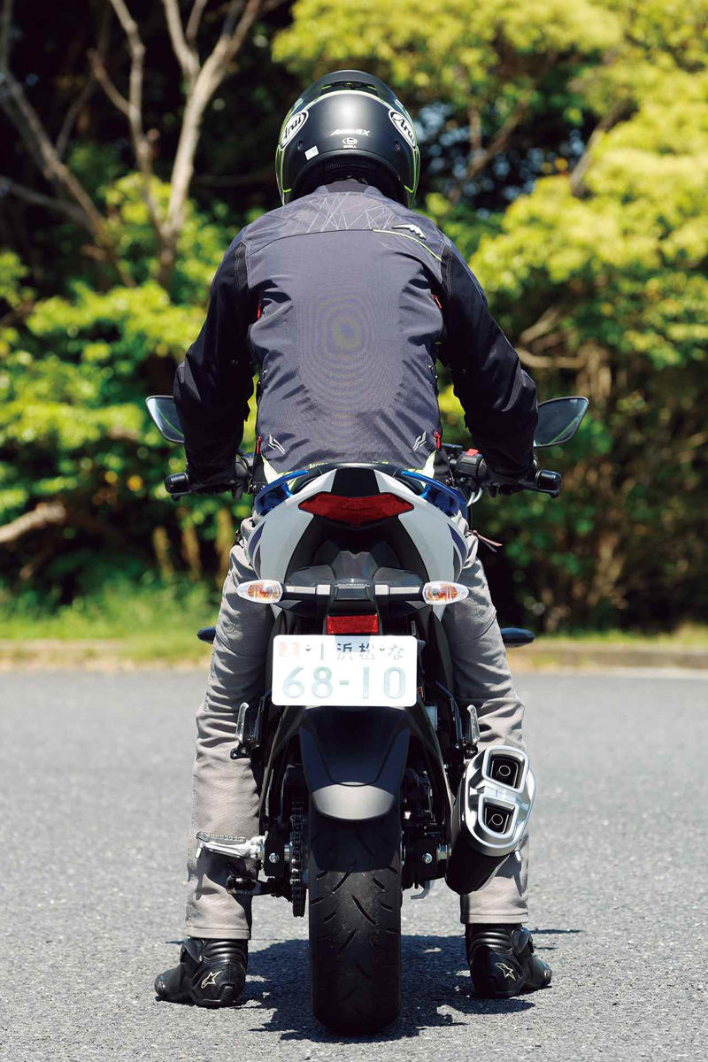 スズキ「ジクサーSF250」インプレ（太田安治）, スズキ「ジクサーSF250」カラー・人気投票, スズキ「ジクサーSF250」ライディングポジション・足つき性, スズキ「ジクサーSF250」各部装備・ディテール解説, スズキ「ジクサーSF250」主なスペック・燃費・製造国・価格