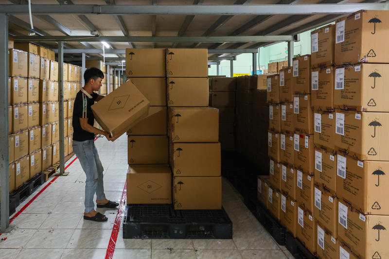 High dependency A trade deal, Duty-free vs. 20% tariff, Cutting it by half, Hurting the country, High dependency, An alternative to China, Closing a back door, A pattern across deals, Threatening a shaky truce, A window to the future, Unsuccessful negotiations, Doubling down on tariffs