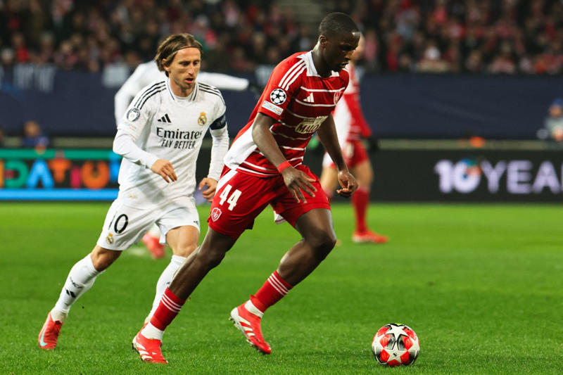 Latest transfer news headlines, Arsenal set new Gyokeres deadline, Osimhen chooses Man Utd move, Chelsea in talks over Dibling deal, Arsenal get huge Rodrygo boost, Madueke wants Arsenal move, Rashford chooses preferred next club, Woltemade to Bayern hits pothole, Calvert-Lewin receives Premier League, Bundesliga offers, DONE DEAL: Chelsea wonderkid joins Torino, Nwaneri in contract talks, Eze to push for Arsenal switch, Juventus to terminate Vlahovic?, DONE DEAL: Jonathan David joins Juventus, Martinelli to Saudi Arabia?, More on Gittens and Chelsea, Kyle Walker set for shock move, DONE DEAL: Keane extends Everton deal, Manchester City eye Inter defender, NEW: Man United tried for Ndidi last summer, Cunha handed No10 shirt, Man Utd quintet hand in transfer requests, Coutinho leaves Villa, Brownhill Burnley future uncertain, Hirst commits future to Ipswich, Scalvini top Newcastle target, Rashford to return to Man Utd, Galbraith set for Swans, David jets in for Juve medical, Cajuste attracting suitors, Charlton add Bell, Spurs appoint Martin Ho, Al-Nassr turn attention to Martinelli, Arsenal and Chelsea keeping tabs on Smit, Dumfries' release clause, Silva turns down Saudi, Williams speaks on new Bilbao deal, Man Utd not pursuing Calvert-Lewin, Tomiyasu to leave Arsenal, Nico Williams signs new deal, Man City appoint Andree Jeglertz, Arteta and Heinze set for Arsenal reunion, Gittens set for Chelsea move, DONE DEAL, David arrives for medical, Rodrygo boost, Arsenal to appoint Gabriel Heinze, Newcastle launch second Elanga bid, Arsenal hold fresh Madueke talks, Spurs looking to sell Richarlison, Diouf unimpressed by Burnley demands, Milambo signs for Brentford, Bournemouth close in on Diakite, Man City appoint Jeglertz, Newcastle launch Elanga bid, Gittens 'on verge' of Chelsea move, Milan complete Ricci deal, Shankland ends Hearts saga, Como to sign Kuhn, Pogba speaks on Monaco tears, Abraham joins Besiktas, Rodrygo set to leave Real, Juve keen on Sancho, but there is major stumbling block, Gittens latest, Manchester United in race against time to sign Mbeumo, Palace stand firm on Eze valuation, Conte targets £52m Lookman transfer, Sancho closing in on Man Utd exit, Sesko to Arsenal latest, Strasbourg agree deal for Chelsea target, PSG to rival Arsenal for Rodrygo, Man Utd prepare £43m Fabian Ruiz bid, Chelsea hold talks for Coulibaly, Arsenal given new Nico Williams hope, Chelsea eye Casado deal, Lookman price, Everton deal close, Arsenal get Cristhian Mosquera boost, Man Utd to sign Mbeumo this week, Sunderland close to Petrovic deal, New Tottenham bid for Kudus expected, Liverpool target Lukeba deal, Mosquera to Arsenal latest, Man Utd step up Watkins move, Arsenal handed new Rodrygo boost, Chelsea make shock bid for Real Madrid hero, Gyokeres agrees Arsenal deal, Chelsea exits, Kaoru Mitoma wants Brighton stay, DEAL AGREED, Joao Pedro shirt number, Giroud on Lille move, Crystal Palace make formal offer for Eze replacement, Pedro debut?, Juventus book David medical, Man Utd step up interest in '£60m' Watkins, DONE DEAL, New-look Chelsea, Fulham vindication, Premier League sides circle Leipzig star, Dani Olmo speaks out on Luis Diaz and Nico Williams