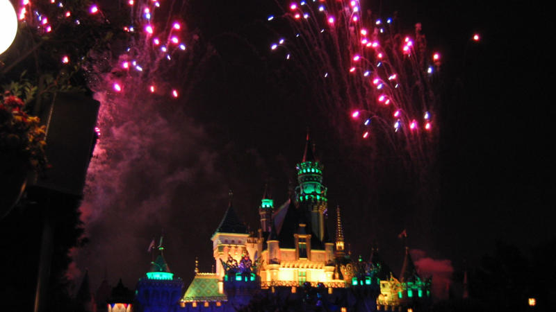 No-Cost Park Magic, Celebration Buttons, Character Wake-Up Calls, Park Maps And Guides, WiFi Access, First Aid Services, Animation Academy Classes, Bread Samples, Package Storage Service, Pixie Dust Sprinkles, Transportation Services, Live Shows And Entertainment, Fireworks Spectaculars, Early Park Entry (Hotel Guests), Star Wars Interactive Experiences, Disney+ Subscriber Perks, Free Balloon Replacement, Free Water, Cupcake Decorating, Lost And Found Services
