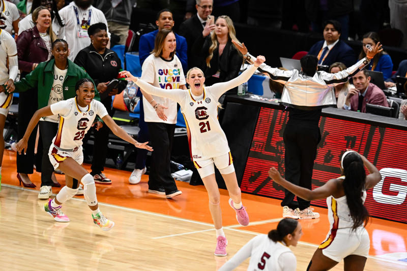 Championship Chloe The full Kitts, Championship Chloe, High point, On the map, Chloe and Collin, Love and basketball, Keeping Kitts close, Timeline, Mom and Dad, Reunion?, Future plans