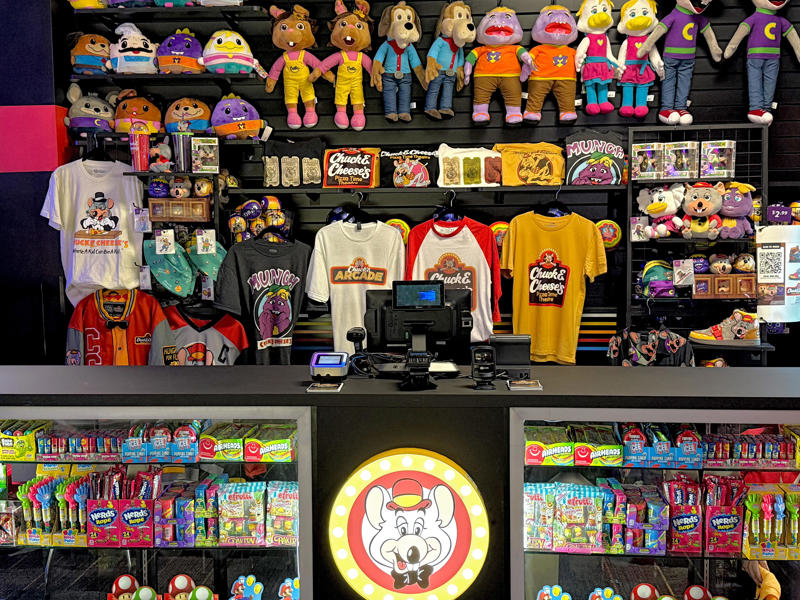 What is Chuck's Arcade?, Is Chuck's Arcade only for adults?, Does Chuck's Arcade sell food?, Do Chuck's Arcades feature animatronic bands?, Where are Chuck's Arcades located?