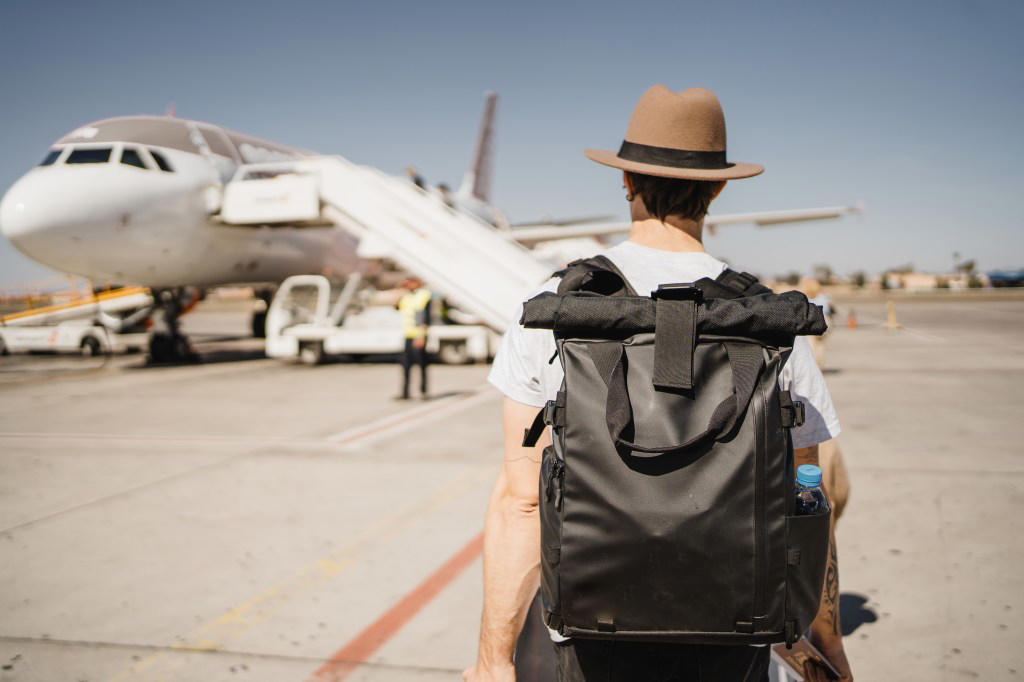 Here’s why we always board flights on the left side of the plane