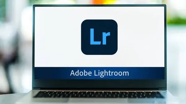 Google Maps, Duolingo, TripAdvisor, CurrencyConverter Plus, Adobe Lightroom, World Around Me, iTranslate, SkyAlert, MapQuest