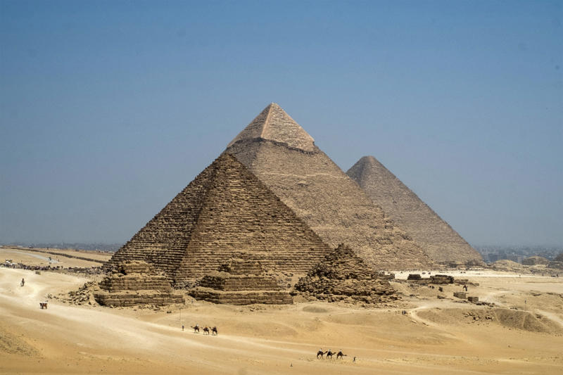 古代建造物のリスト, ギリシャ人の目を通して, 短い期間、同じ場所, アレクサンドリアの大灯台, 実用性に富んだ素晴らしい建造物, 石が散らばっている, エファソスのアルテミス神殿, オリンピアのゼウス像, ゼウスの運命は不明, ワークショップの思い出, バビロンの空中庭園, 空と記憶の中で失われた, ギザの大ピラミッド