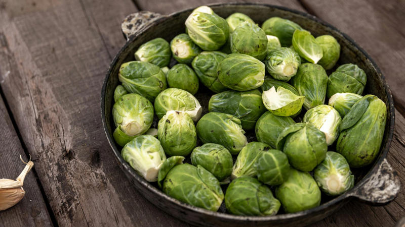 1. Boosts Collagen, 2. Powers Up Immune System, 3. Helps Wounds Heal Faster, 4. Fights Off Free Radical Damage, 5. Improves Iron Absorption, 6. May Lower Risk Of Heart Disease, 7. Supports Brain Health And Mood, 8. Eases Common Cold Severity, 9. Reduces Gout Flare-Ups, 10. Healthy Gums And Teeth, 1. Red Bell Peppers, 3. Broccoli, 4. Strawberries, 5. Guava, 6. Brussels Sprouts, 7. Papaya, 9. Chili Peppers, 10. Acerola Cherry