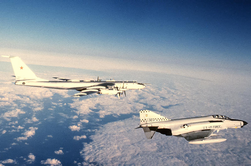 2: Tupolev Tu-95 'Bear' 10. de Havilland Mosquito (1940), 10: de Havilland Mosquito, 9: Republic P-47 Thunderbolt (1941), 9: Republic P-47 Thunderbolt, 8: Boeing B-17 Flying Fortress (1938), 8: Boeing B-17 Flying Fortress, 7: Douglas C-47/DC-3 (1935), 7: Douglas C-47/DC-3, 6: Mil Mi-24 ‘Hind’ (1969), 6: Mil Mi-24 'Hind', 5: Avro Shackleton (1949), 5: Avro Shackleton, 4: Grumman F-14 Tomcat (1970), 4: Grumman F-14 Tomcat, 3: A-10 Thunderbolt II, 3: F-4 Phantom II, 3: C-130 Hercules, 2: Tupolev Tu-95 ‘Bear’ (1952), 2: Tupolev Tu-95 'Bear', 1: Boeing B-52 Stratofortress (1952)