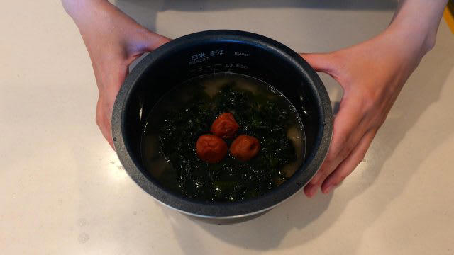 簡単「梅わかめごはん」の作り方, 今日のレシピのポイント, 動画でご覧になりたい方はこちら, YouTube「エプロン」簡単レシピを動画で紹介しています。, Instagram「エプロン」簡単レシピを写真で紹介しています。