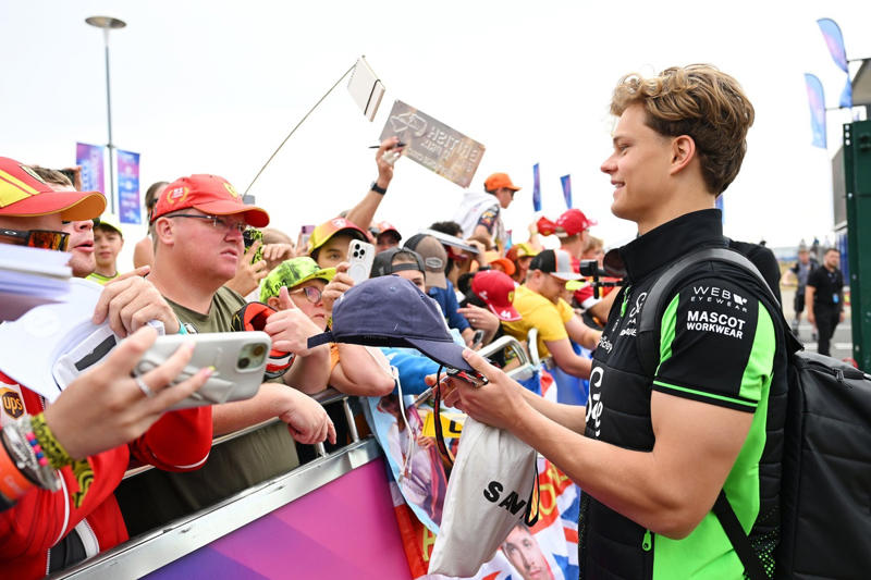 Liam Lawson, Red Bull Racing, Lando Norris, McLaren, Morgan Rogers, Alex Albon, Williams, George Russell, Mercedes, Zak Brown, McLaren, Tom Kerridge, Gabriel Bortoleto, Sauber, Zak Brown, McLaren, Lando Norris, McLaren, David Richards, Chairman of Prodrive and Hugh Chambers, CEO of Motorsport UK, Tim Mayer, Tim Mayer, Isack Hadjar, RB F1 Team, Andrea Kimi Antonelli, Mercedes, Carlos Sainz, Williams, Lando Norris, McLaren, Alex Albon, Williams, Morgan Rogers, Paul Aron, Sauber, Lando Norris, McLaren, Fernando Alonso, Aston Martin Racing, George Russell, Mercedes, Oscar Piastri, McLaren, Charles Leclerc, Ferrari, Lando Norris, McLaren, Fernando Alonso, Aston Martin Racing, Felipe Drugovich, Aston Martin, Nico Hulkenberg, Sauber, Lando Norris, McLaren, Fernando Alonso, Aston Martin Racing, Felipe Drugovich, Aston Martin