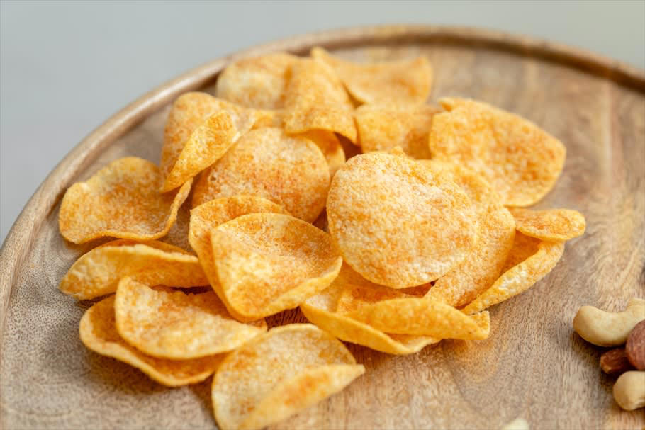 食欲をそそる香りの「プレッツェル レモンベーコン風味」, 大袋が欲しくなる「ポテトスティック 塩レモン」, 素朴な味わいがクセになる「ひよこ豆チップス トマト＆ライム味」, レモン×王道ナッツの「3種のミックスナッツ 塩レモン」