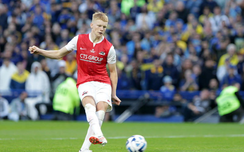 Latest transfer news headlines, Gyokeres to Arsenal fee revealed, Tottenham get Kudus boost, Arsenal reveal Martin Zubimendi shirt number, Gyokeres to Arsenal update, Arsenal close in on Gyokeres, Arteta: Zubimendi could be key signing for Arsenal, Arsenal confirm Zubimendi signing, Kudus to Tottenham update, Barcelona to step up Rashford move, Spurs eye Kudus alternative, Chelsea outcast eyes homecoming, Tottenham plan second Kudus bid next week, Man Utd make shock move for Calvert-Lewin, Arsenal in Gyokeres breakthrough, Nwaneri to Chelsea twist, Arsenal plot opening Madueke bid, Reece James sends fitness update, Fran Garcia on his future, Nwaneri 'reluctant' to sign new Arsenal deal, Chelsea and Arsenal to hold Madueke talks, Tottenham plot second bid for Kudus after £50m offer rejected, Walker speaks on shock Burnley move, Porto chasing Sainz, Jackson future in doubt?, No offers for Madueke, Stoke land Mubama, Watford sign Semedo, Done deal! Brighton land left-back, Chelsea interested in Nwaneri, Arsenal agree Madueke deal, Done deal! Chelsea sign Gittens, Arsenal face new Rodrygo rival, Arsenal step up Madueke talks, Gyokeres set for Sporting return, Maksym Taloverov joins Stoke, Arsenal get Madueke boost, Man Utd reveal Leon plan, Walker reacts to Burnley move, Man Utd confirm Leon signing, DONE DEAL, Arsenal 'prepare' Gyokeres move, Palmer praises Estevao, Man Utd stars to seek summer moves, Cunha shirt number, Gittens announcement imminent, Maresca on Madueke's future, Arsenal set new Gyokeres deadline, Osimhen chooses Man Utd move, Chelsea in talks over Dibling deal, Arsenal get huge Rodrygo boost, Madueke wants Arsenal move, Rashford chooses preferred next club, Woltemade to Bayern hits pothole, Calvert-Lewin receives Premier League, Bundesliga offers, DONE DEAL: Chelsea wonderkid joins Torino, Nwaneri in contract talks, Eze to push for Arsenal switch, Juventus to terminate Vlahovic?, DONE DEAL: Jonathan David joins Juventus, Martinelli to Saudi Arabia?, More on Gittens and Chelsea, Kyle Walker set for shock move, DONE DEAL: Keane extends Everton deal, Manchester City eye Inter defender, NEW: Man United tried for Ndidi last summer, Cunha handed No10 shirt, Man Utd quintet hand in transfer requests, Coutinho leaves Villa, Brownhill Burnley future uncertain, Hirst commits future to Ipswich, Scalvini top Newcastle target, Rashford to return to Man Utd, Galbraith set for Swans, David jets in for Juve medical, Cajuste attracting suitors, Charlton add Bell, Spurs appoint Martin Ho, Al-Nassr turn attention to Martinelli, Arsenal and Chelsea keeping tabs on Smit, Dumfries' release clause, Silva turns down Saudi, Williams speaks on new Bilbao deal, Man Utd not pursuing Calvert-Lewin, Tomiyasu to leave Arsenal, Nico Williams signs new deal, Man City appoint Andree Jeglertz, Arteta and Heinze set for Arsenal reunion, Gittens set for Chelsea move, DONE DEAL, David arrives for medical, Rodrygo boost, Arsenal to appoint Gabriel Heinze, Newcastle launch second Elanga bid, Arsenal hold fresh Madueke talks, Spurs looking to sell Richarlison, Diouf unimpressed by Burnley demands, Milambo signs for Brentford, Bournemouth close in on Diakite, Man City appoint Jeglertz, Newcastle launch Elanga bid