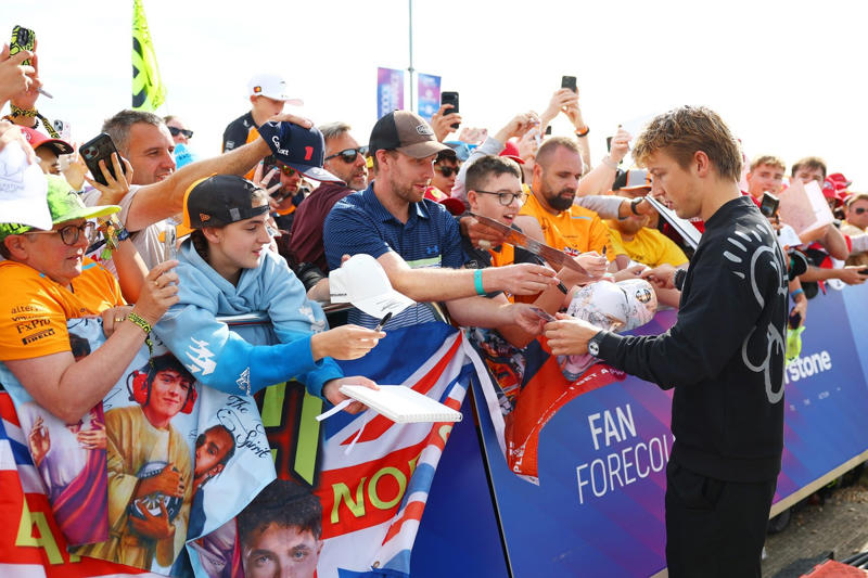 Liam Lawson, Red Bull Racing, Lando Norris, McLaren, Morgan Rogers, Alex Albon, Williams, George Russell, Mercedes, Zak Brown, McLaren, Tom Kerridge, Gabriel Bortoleto, Sauber, Zak Brown, McLaren, Lando Norris, McLaren, David Richards, Chairman of Prodrive and Hugh Chambers, CEO of Motorsport UK, Tim Mayer, Tim Mayer, Isack Hadjar, RB F1 Team, Andrea Kimi Antonelli, Mercedes, Carlos Sainz, Williams, Lando Norris, McLaren, Alex Albon, Williams, Morgan Rogers, Paul Aron, Sauber, Lando Norris, McLaren, Fernando Alonso, Aston Martin Racing, George Russell, Mercedes, Oscar Piastri, McLaren, Charles Leclerc, Ferrari, Lando Norris, McLaren, Fernando Alonso, Aston Martin Racing, Felipe Drugovich, Aston Martin, Nico Hulkenberg, Sauber, Lando Norris, McLaren, Fernando Alonso, Aston Martin Racing, Felipe Drugovich, Aston Martin