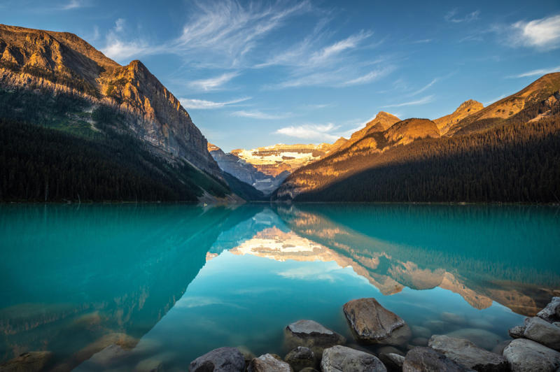 15. Colombia – 3,250 lakes, 14. Switzerland – 7,000 lakes, 13. Belarus – 11,000 lakes, 12. Australia – 11,400 lakes, 11. Peru – 12,000 lakes, 10. Kazakhstan – 12,400 lakes, 9. Argentina – 13,600 lakes, 8. Norway – 20,000 lakes, 6. Sweden – 22,600 lakes, 5. China – 23,800 lakes, 4. United States – 102,500 lakes, 3. Finland – 188,000 lakes, 2. Russia – 201,200 lakes, 1. Canada – 879,800 lakes