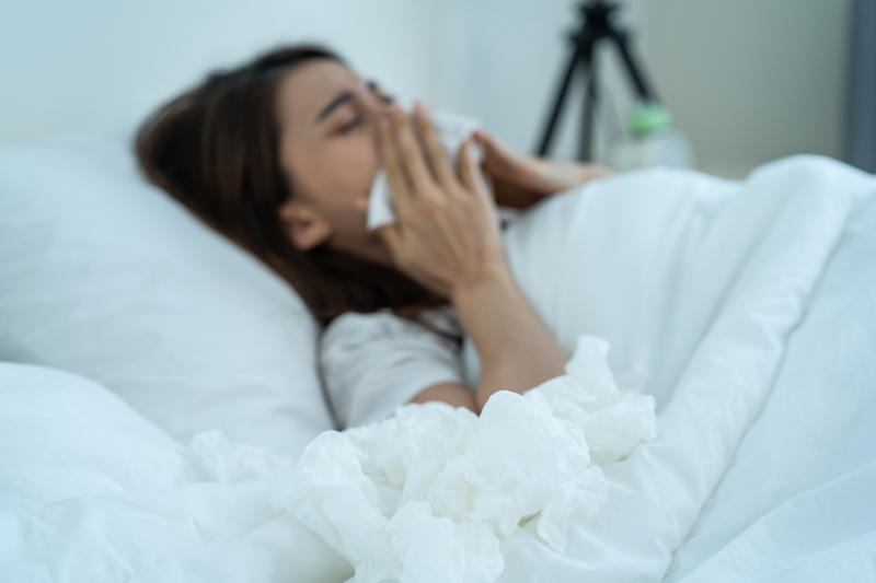 Symptoms can make it difficult Sleeping position, Dust and mold, Humidifiers, Sleeping with a pet nearby, Indoor pollen, Symptoms can make it difficult, Dust or mold in the bedroom, Use HEPA purifiers, Close your windows, Allergy medications, Time of day that allergies peak
