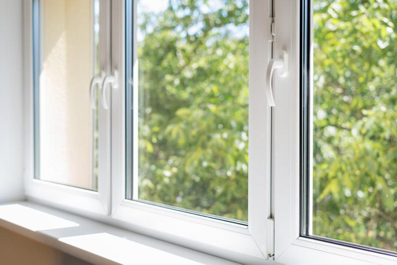 Close your windows Sleeping position, Dust and mold, Humidifiers, Sleeping with a pet nearby, Indoor pollen, Symptoms can make it difficult, Dust or mold in the bedroom, Use HEPA purifiers, Close your windows, Allergy medications, Time of day that allergies peak