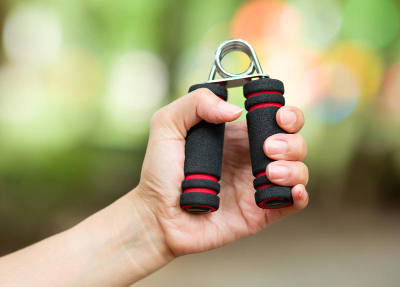 What constitutes a strong grip?, Dangers of a weak grip, What grip strength means for overall health, Essential for performing everyday tasks, Helps with day-to-day tasks, Other examples of a pinch grip, The crush grip, Measuring grip strength, Nerve damage, Nutritional deficiencies, Limits daily routine, How can you improve grip strength?, Wet towel wrings, Dead hangs