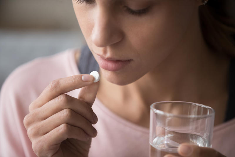 Allergy medications Sleeping position, Dust and mold, Humidifiers, Sleeping with a pet nearby, Indoor pollen, Symptoms can make it difficult, Dust or mold in the bedroom, Use HEPA purifiers, Close your windows, Allergy medications, Time of day that allergies peak