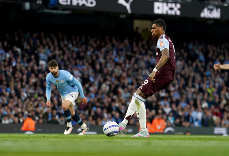 Transfer news, rumours and latest done deal, Napoli reject latest bid for Osimhen, Arsenal working on deal for Valencia defender, Man Utd optimistic of reaching Mbeumo deal, Djordje Petrovic putting finishing touches on Bournemouth move, Barcelona only want loan move for Rashford, Liverpool interested in Isak &amp; Ekitike, Arsenal still chasing Eze, Liverpool linked to Mateta, Gyokeres agreement reached with fee decided, Good morning